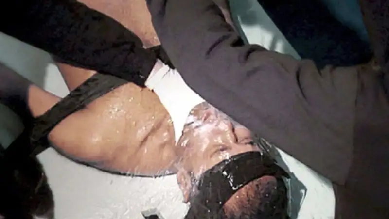 Шокирующая честность: пытки ЦРУ предусматривали утопление и лишение сна на неделю