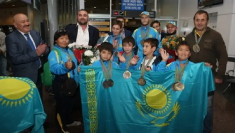 В Казахстан вернулись каратисты, успешно выступившие в Йоханнесбурге 