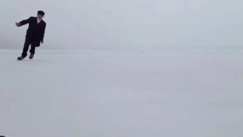 Новый танец на льду покоряет Казнет – теперь замерзший Каспий