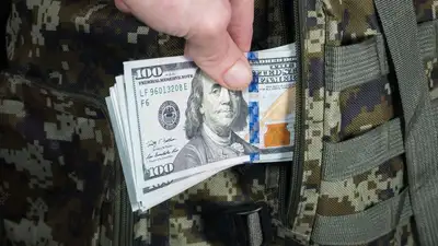 Ноутбуки и 6 тысяч долларов: россиянину помогли найти рюкзак, утерянный в Астане, фото - Новости Zakon.kz от 15.12.2022 16:32