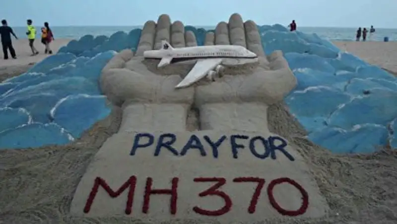 Эксперты Австралии исследуют снимки трех новых возможных обломков MH370