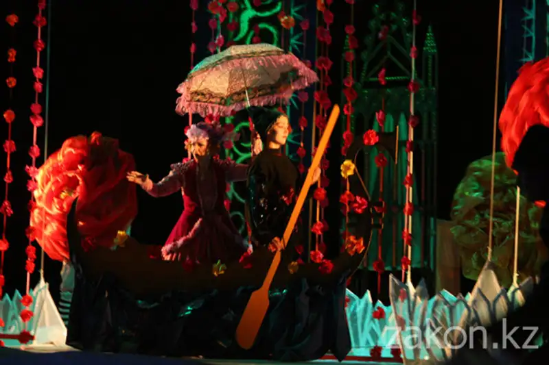 В ТЮЗе им. Н. Сац состоялась премьера детского спектакля «Снежная королева» (фото) В ТЮЗе им. Н. Сац состоялась премьера детского спектакля «Снежная королева» (фото), фото - Новости Zakon.kz от 21.11.2012 19:54