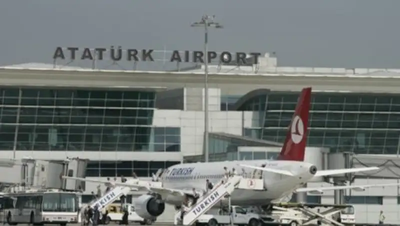 Почти 400 рейсов отменены из Стамбула