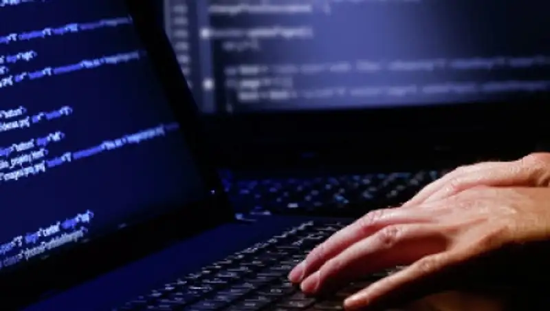 Россиянин выдававший себя за "интернет-ведьму" обманул казахстанку