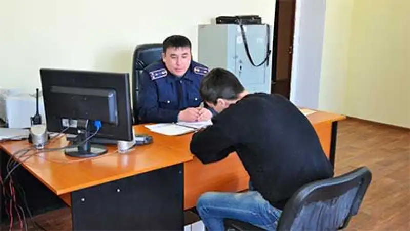 В Караганде водитель автобуса переехал ногу пассажирке, упавшей на выходе