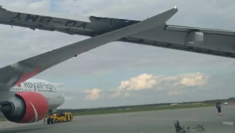 В Шереметьево столкнулись крыльями два лайнера