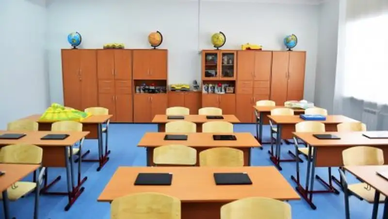 Занятия отменили в школах Астаны