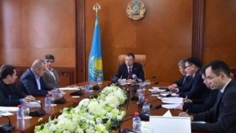 О&#1178;О &#1241;кімі Т&#1199;ркияны&#1187; &#1179;&#1201;рылыс компанияларымен кездесті