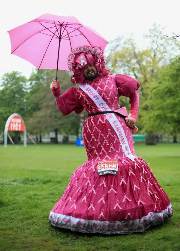 Здоровяк в платье, фото - Новости Zakon.kz от 27.04.2015 14:30