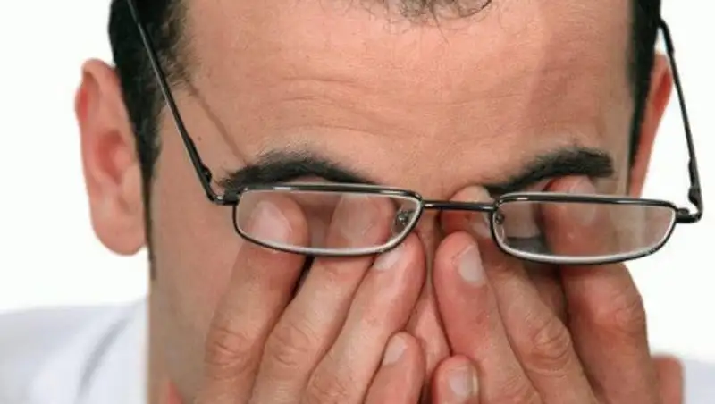 Как убрать соринку из глаз