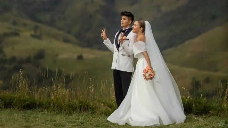 Казахстанские блогеры-миллионники устроили свадебную фотосессию спустя 8 лет брака