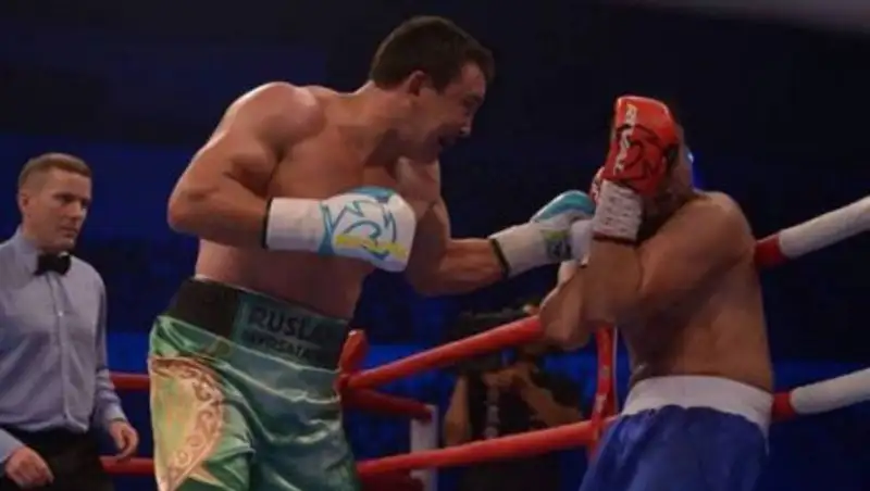 Казахстанский супертяж впервые выиграл не нокаутом