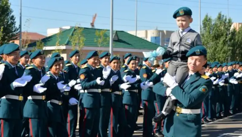 Первый звонок прозвенел для 1 600 воспитанников республиканских военных школ «Жас улан»