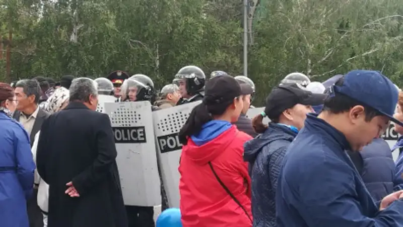 Полицейские получили травмы во время митингов
