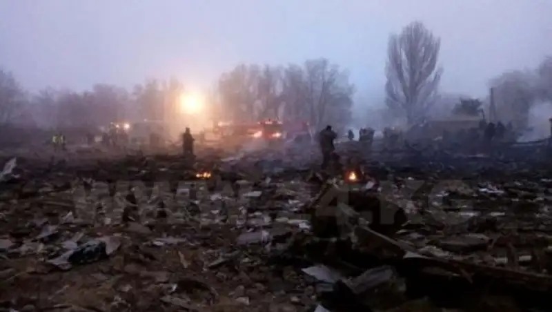 На месте крушения самолета под Бишкеком мародеры крадут вещи погибших