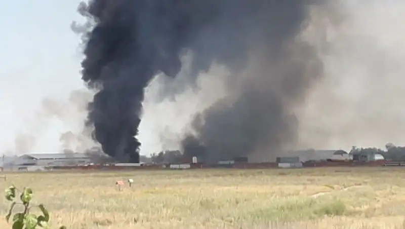 Огромный столб дыма заметили в Алматинской области