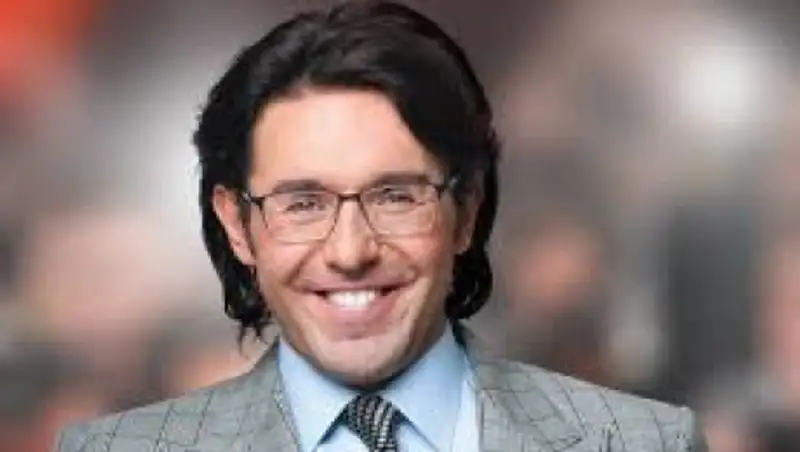 Андрея Малахова осыпали конфетами рано утром в Астане