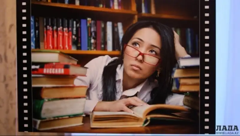 Уволенная актриса обвинила директора театра Актау в домогательствах