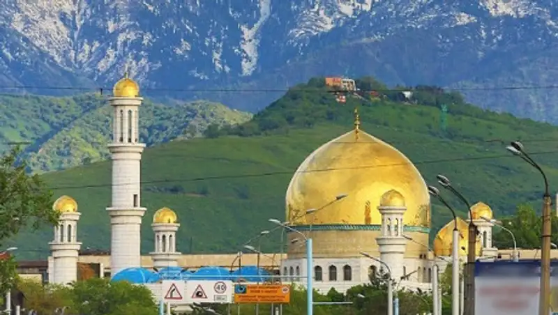 Сегодня мечети города возобновили свою работу - главный имам Алматы Еркинбек Шокай