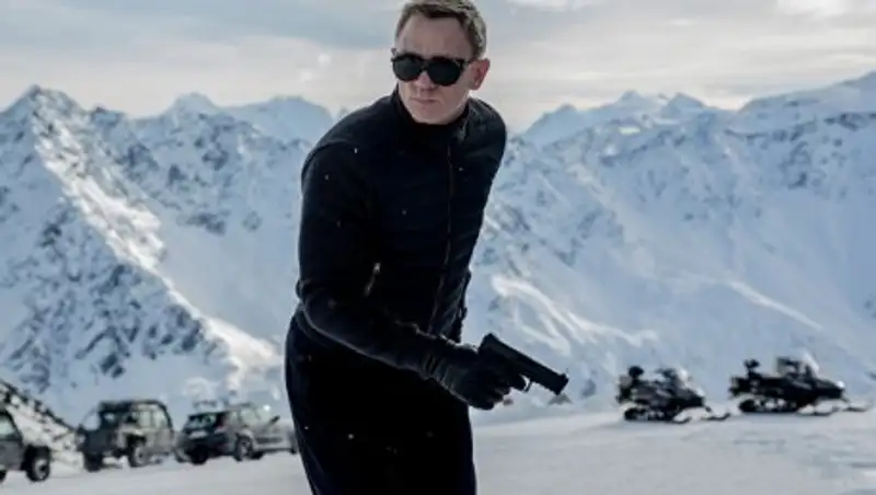 Глава МI-6 считает, что Джеймс Бонд не смог бы стать реальным шпионом