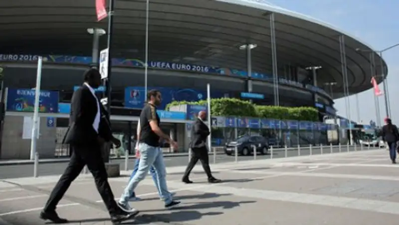Болельщикам запретили проносить на стадионы Евро-2016 туалетную бумагу