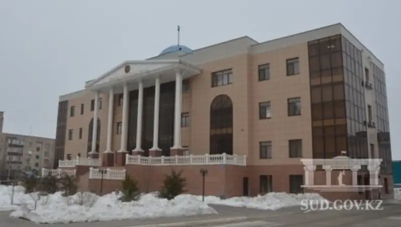 Атырауский областной суд опровергает информацио о попытке самоподжога перед зданием суда