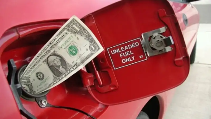 Депутаты не понимают, зачем подняли цены на бензин