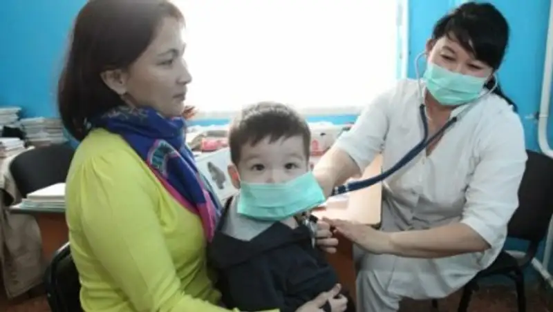 В казахстанских больницах возобновили прием врачи-педиатры