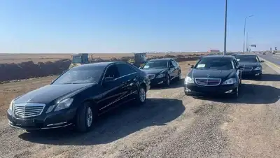 Управделами президента Казахстана передал акиматам двух новых областей 13 автомашин, фото - Новости Zakon.kz от 21.10.2022 15:11