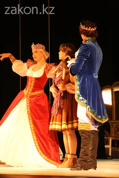 В ТЮЗе им. Н. Сац состоялась премьера детского спектакля «Снежная королева» (фото) В ТЮЗе им. Н. Сац состоялась премьера детского спектакля «Снежная королева» (фото), фото - Новости Zakon.kz от 21.11.2012 19:54