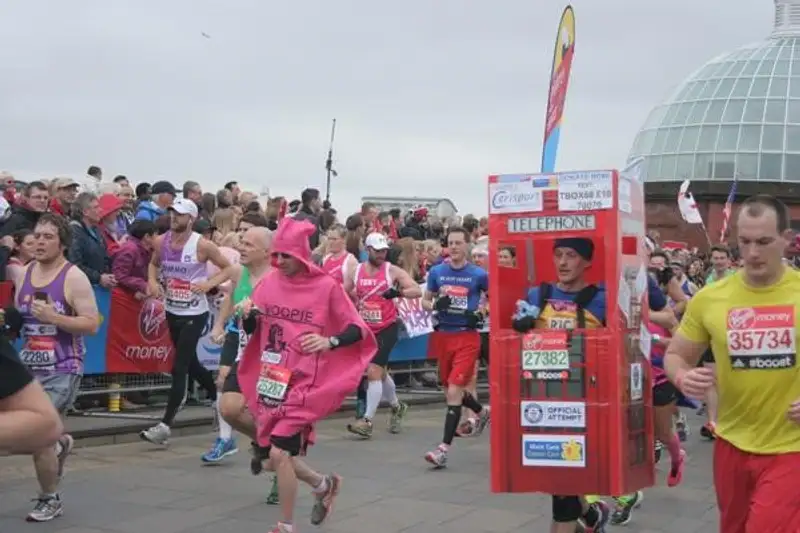 Лондонский марафон: костюмы , фото - Новости Zakon.kz от 27.04.2015 14:30