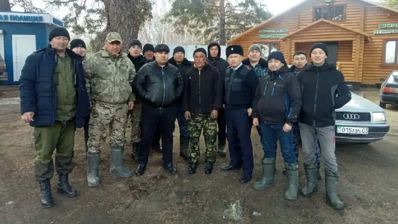 Заблудившегося в лесу мужчину нашли акмолинские полицейские