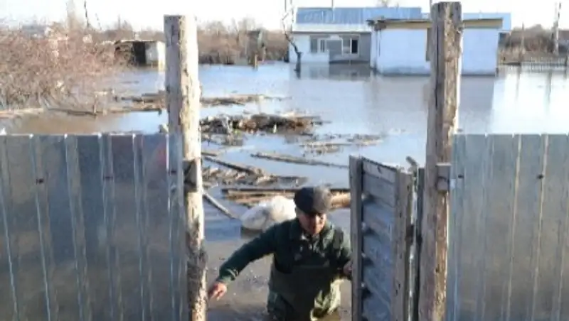 Наводнение в актюбинске. Наводнение в Актюбинске фото.