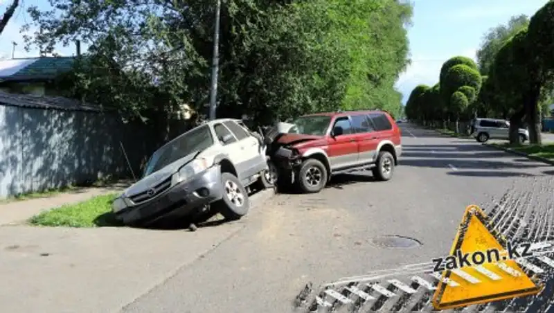 Стало плохо: мужчина устроил тройное ДТП в Алматы