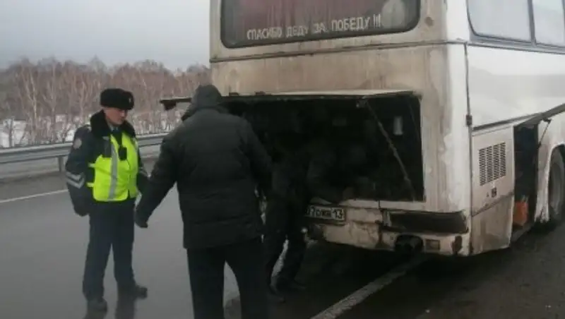 Более 40 таджикистанцев спасли из сломавшегося автобуса в Акмолинской области