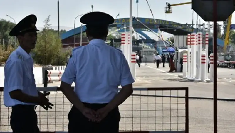 Атамбаев прокомментировал вопросы помощи от РК и границы с Казахстаном