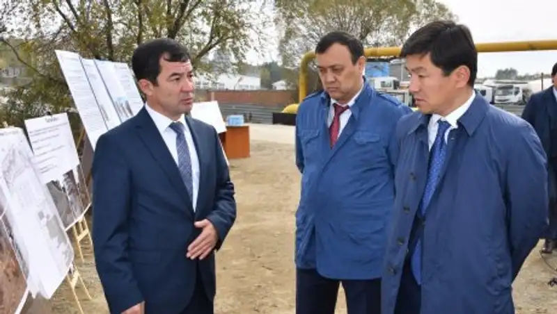 Байбек проверил ход работ по реконструкции арычной сети в Алматы