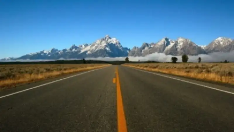 В рамках "Нурлы жол" предусмотрено реализация 11 автодорожных проектов до 2020 года