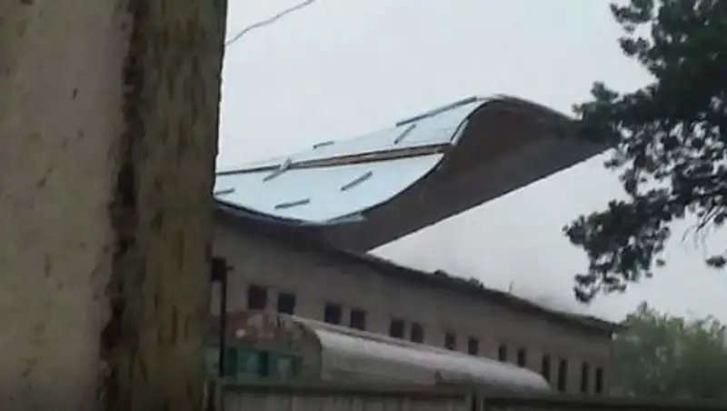 В ЮКО жители Ленгера зафиксировали смерч