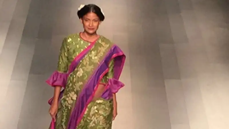 Беременная модель вышла на подиум в Индии