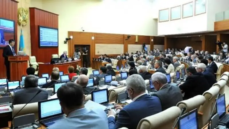 Трансляция правительственного часа в Мажилисе Парламента РК