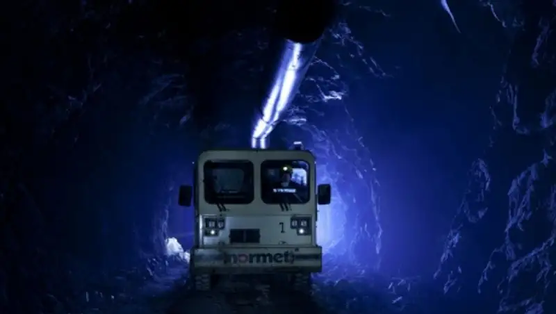 Кузбасс: десятки горняков остались в аварийной шахте