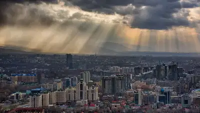 Алматинцев ждет дождливая погода , фото - Новости Zakon.kz от 09.09.2022 15:31