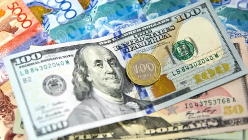 Тенге немного укрепился на торгах