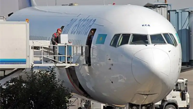 Из-за технической неисправности самолет рейсом "Астана - Бишкек" вернулся в аэропорт