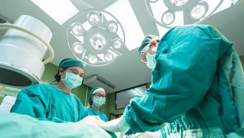 Мальчик, выпивший марганцовку, не может нормально питаться