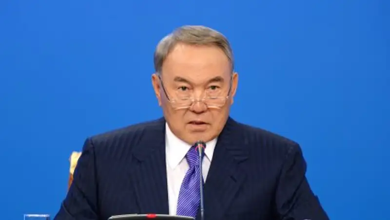 Назарбаев: В Казахстане необходимо развивать микрокредитование