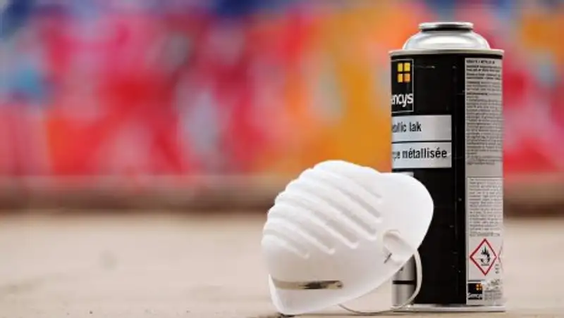 Из-за супружеской ссоры мужчина распылил баллончик в школе