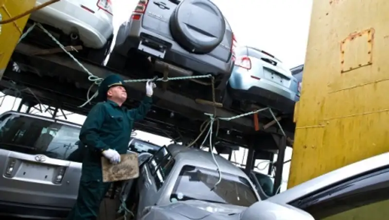 В Киргизии отныне запрещены ввоз и регистрация праворульных авто