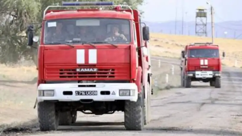 Не должны были взорваться: подполковник войсковой части о пожаре на складе в Жамбылской области